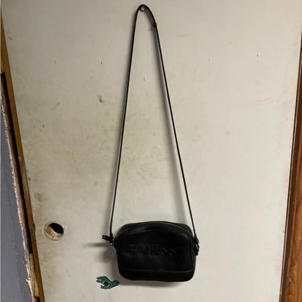 A guess purse